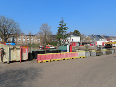 912614 Gezicht op het haventje bij de Wijkpost Zuid/Zuidwest van de Gemeentelijke Reinigings- en Havendienst ...